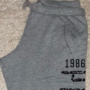 Victoria’s Secret PINK grey long Capri length boyfriend fit.